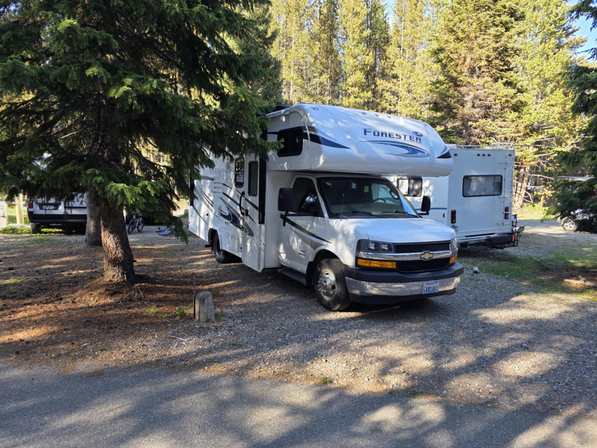 Summit - 24ft Class C Motorhome Go-anywhere Park Explorer Perfect Size. 2 queens!