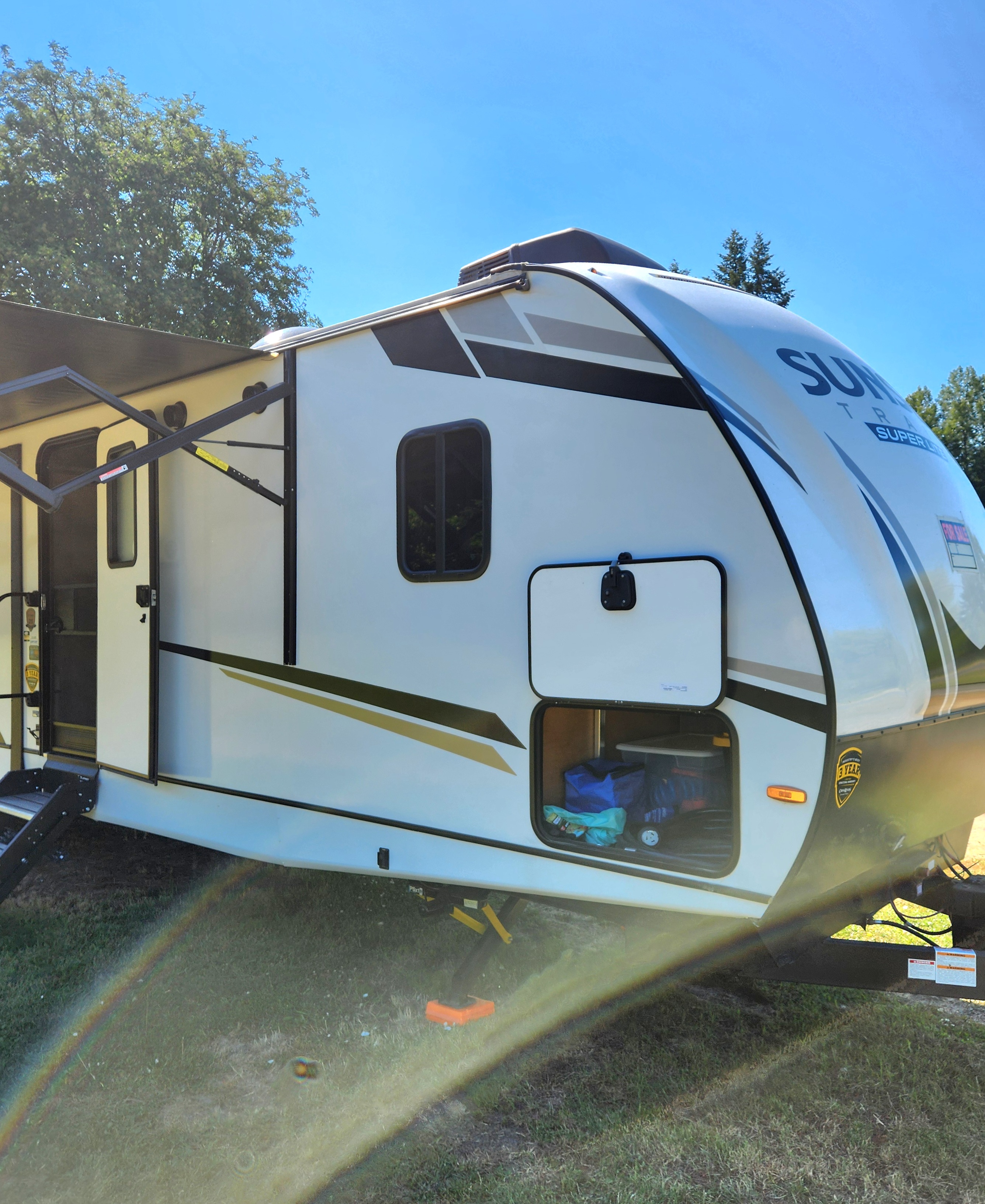 Expedition - 38 ft 2 Bedroom 1.5 bath Luxury 4 season Loaded Travel Trailer