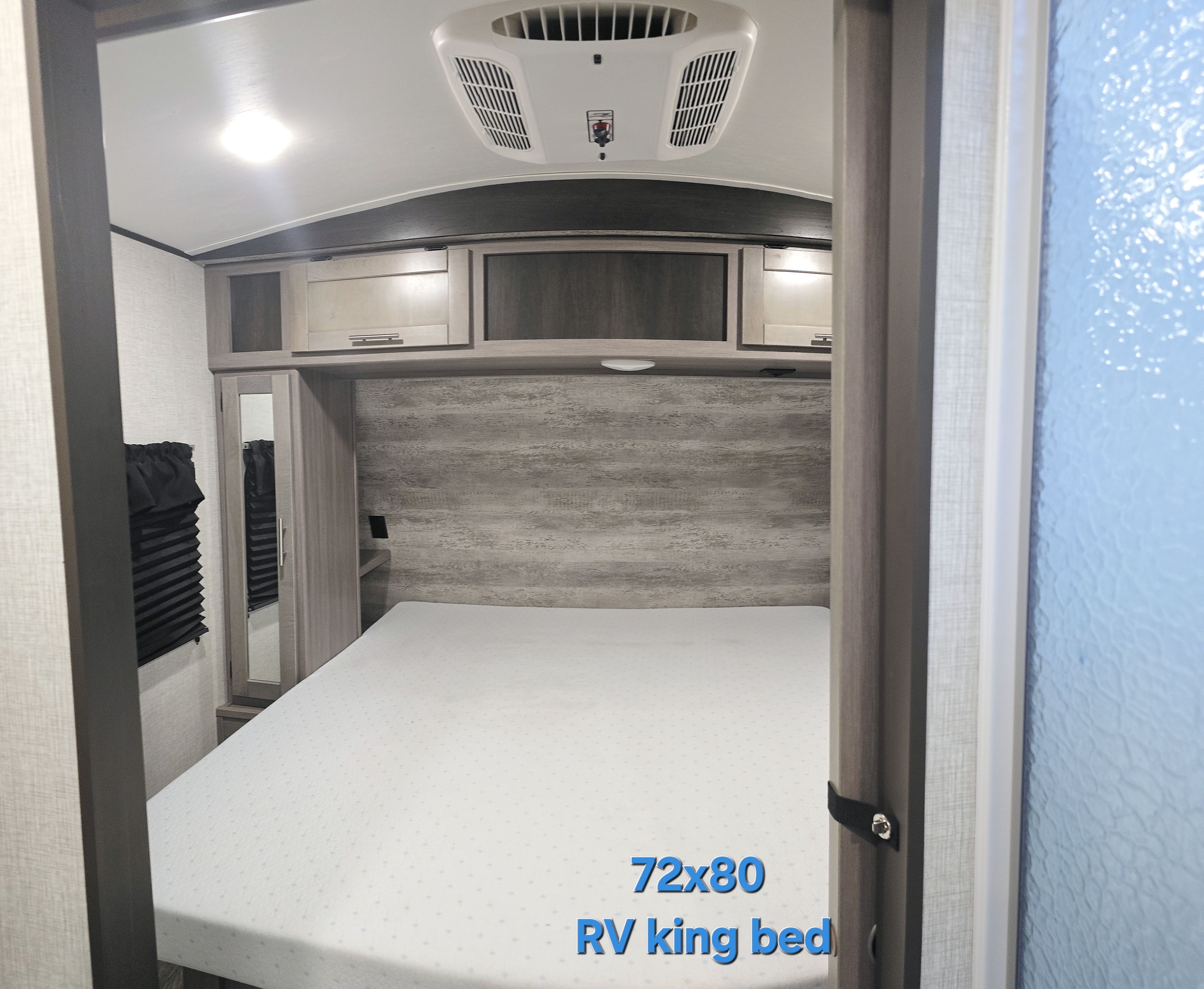 Expedition - 38 ft 2 Bedroom 1.5 bath Luxury 4 season Loaded Travel Trailer
