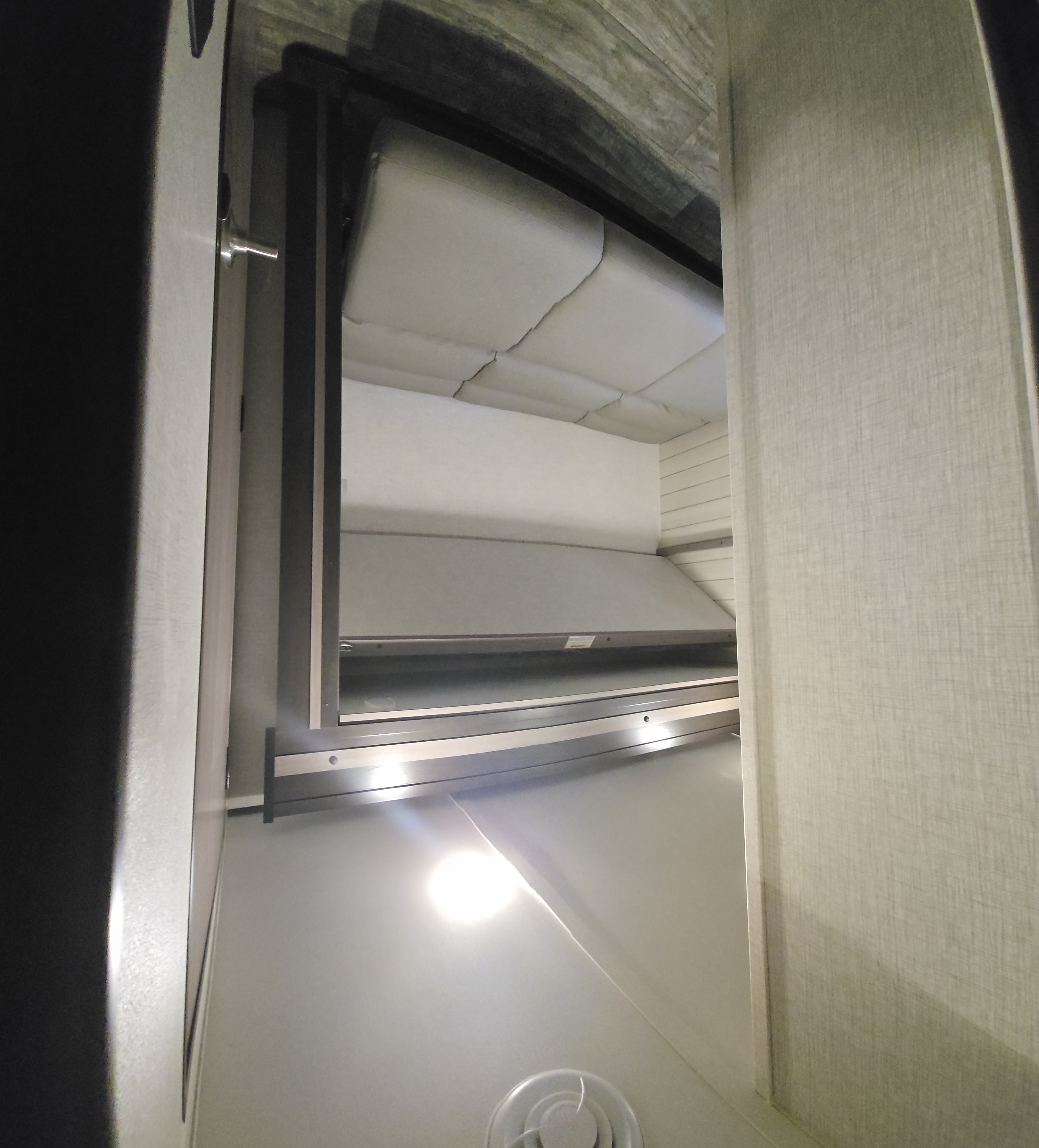 Expedition - 38 ft 2 Bedroom 1.5 bath Luxury 4 season Loaded Travel Trailer