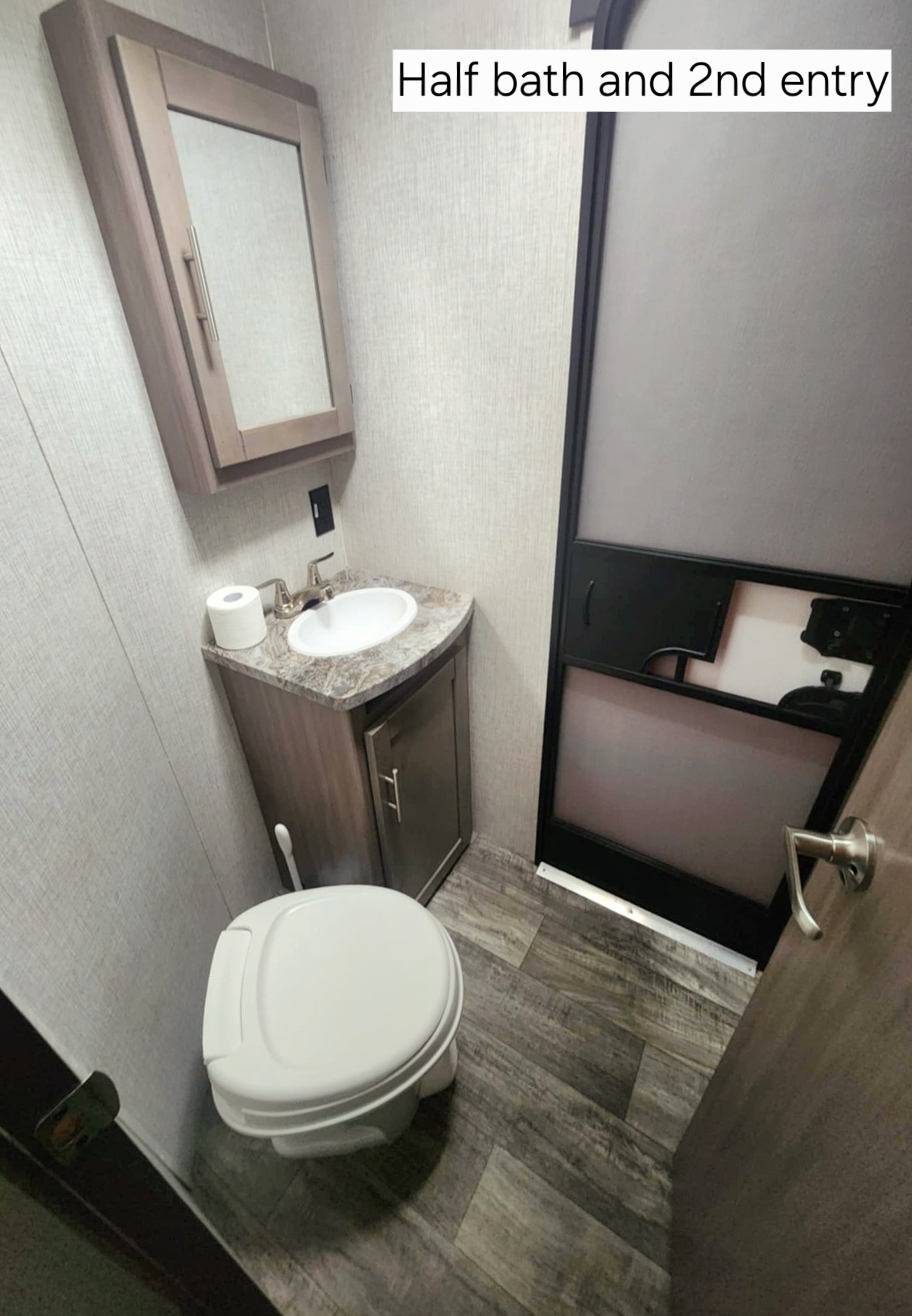 Expedition - 38 ft 2 Bedroom 1.5 bath Luxury 4 season Loaded Travel Trailer